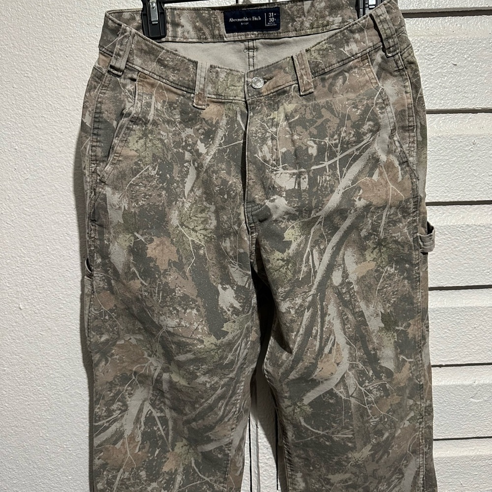 ABERCROMBIE AND FITCH BAGGY CAMO PANTS!!👖